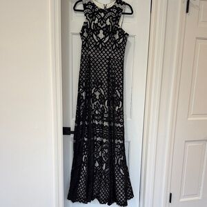 Vera Wang Black Lace Maxi Dress with Ivory Lining
